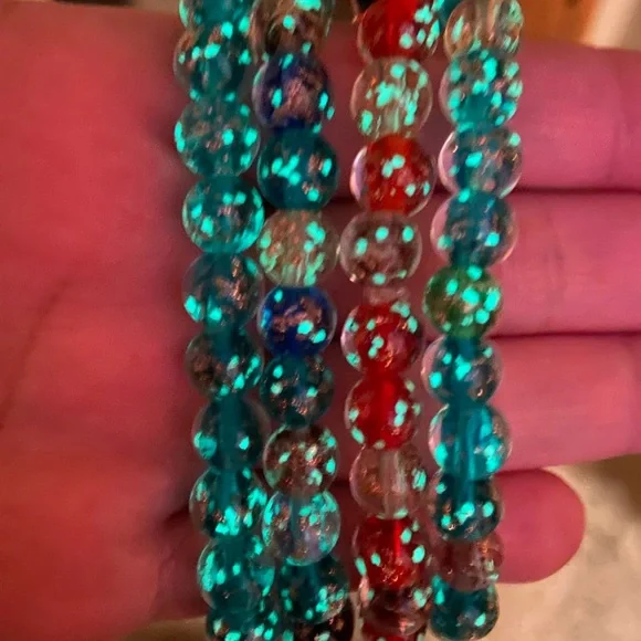 Firefly glass bead bracelet - Picture 2 of 3